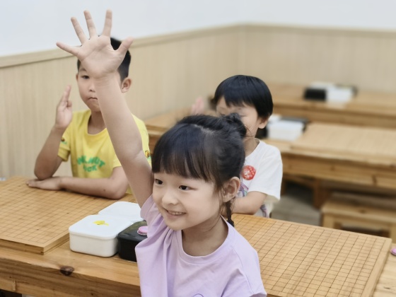 在歡樂的課堂里，孩子們沉浸在愉悅的氛圍中，享受著每一次的探索與學習~_副本.jpg